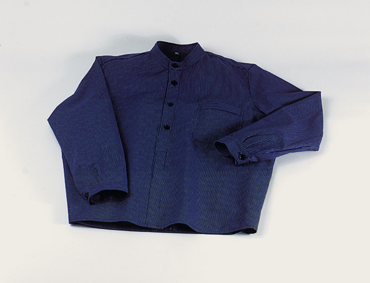 Coopers blouse with stand-up collar. closed size 44