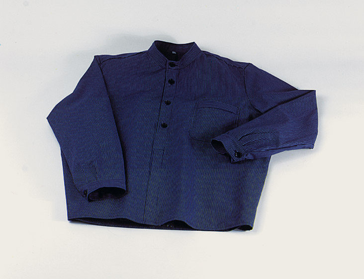 Coopers blouse with stand-up collar. buttoned size 52